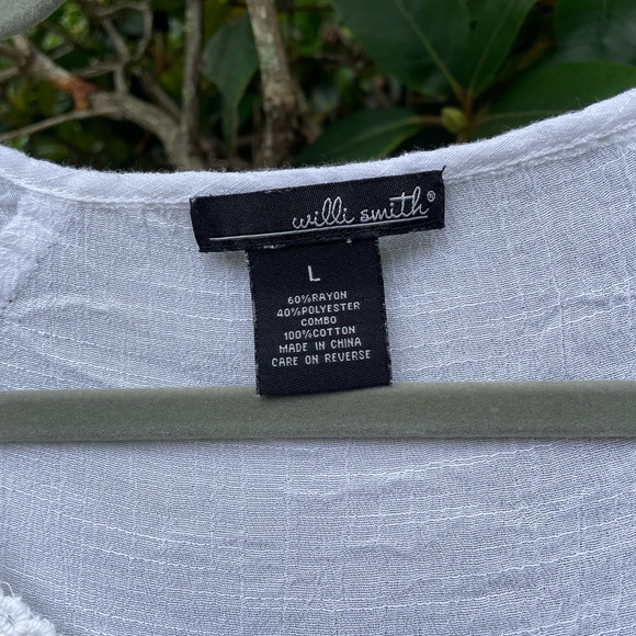 Willie Smith laced white short sleeve shirt. Excellent condition. Size L - Picture 3 of 3